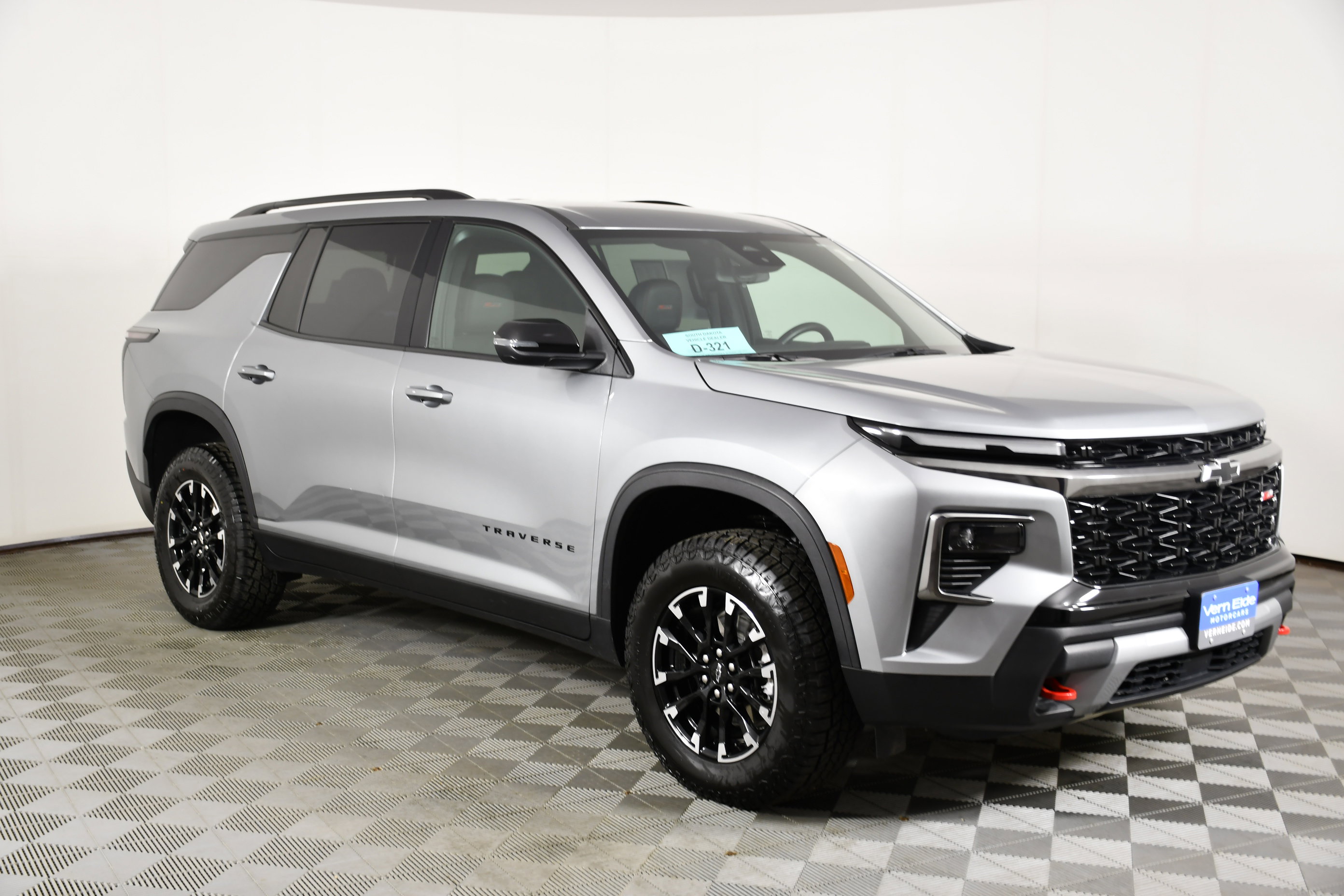 Used 2025 Chevrolet Traverse Z71 image 4