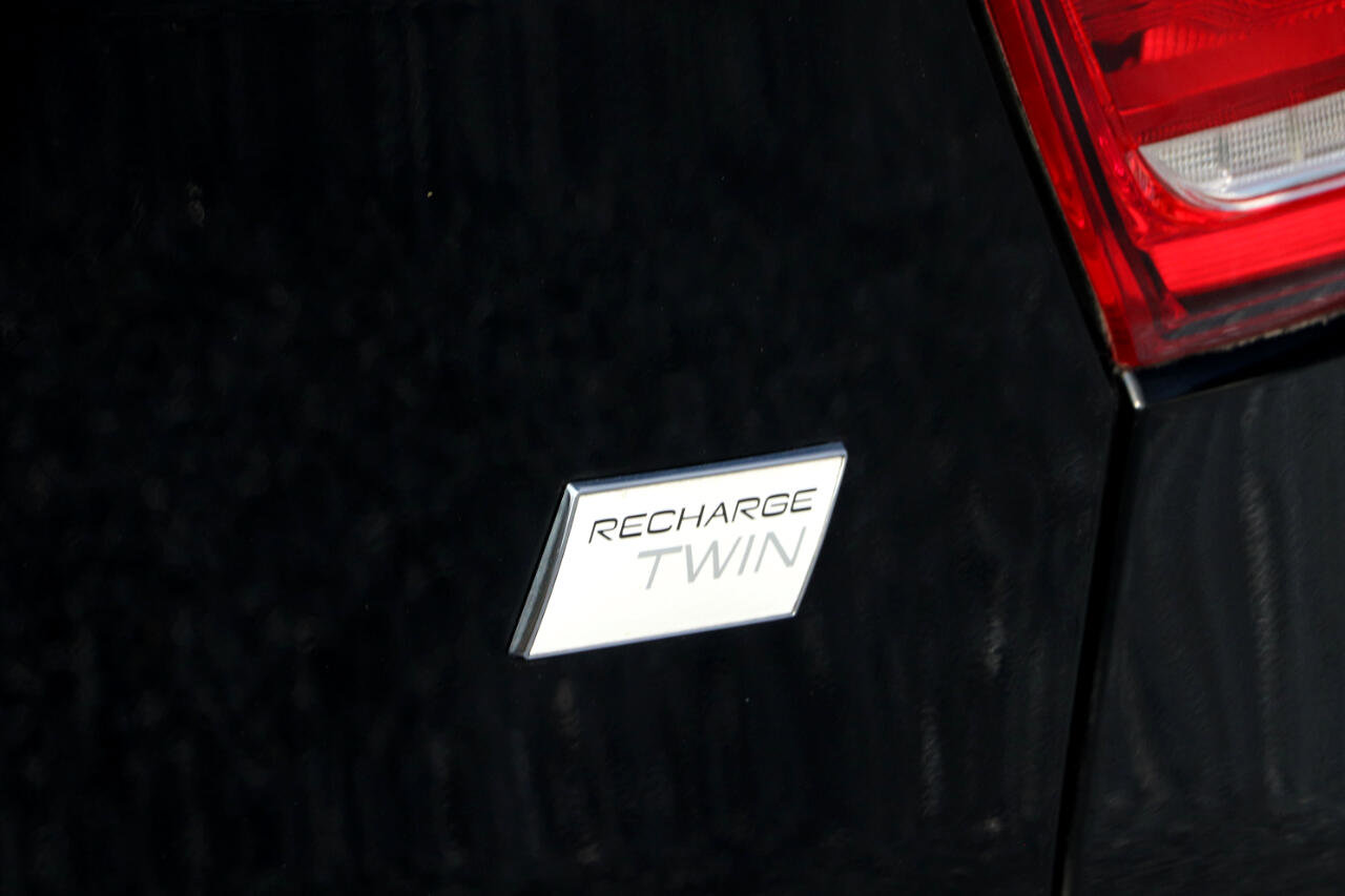 Used 2022 Volvo XC40 P8 Recharge Plus image 12