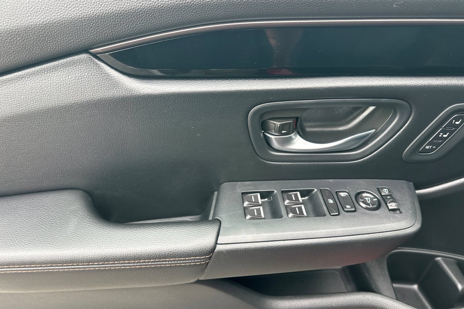 Used 2025 Honda Pilot TrailSport image 11