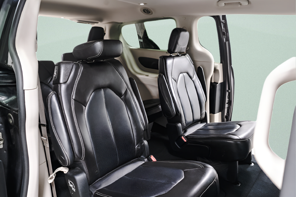 Used 2023 Chrysler Pacifica Touring-L FWD image 35