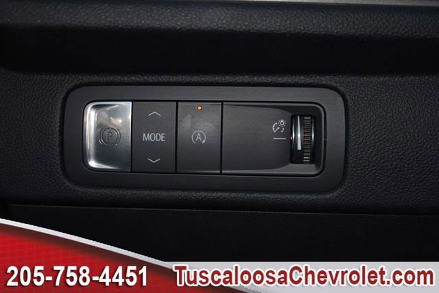 Used 2025 Chevrolet Traverse LT w/ Driver Confidence Package image 42
