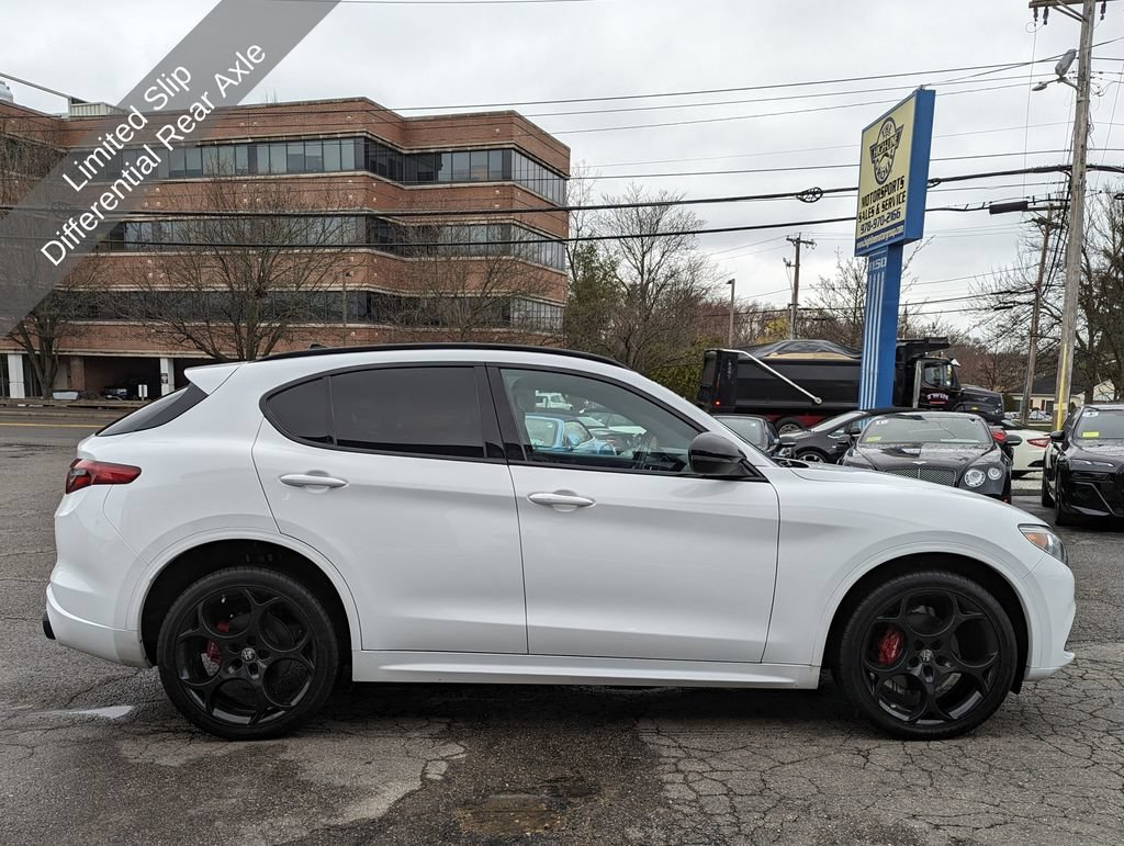 Used 2022 Alfa Romeo Stelvio Veloce AWD/4WD image 7