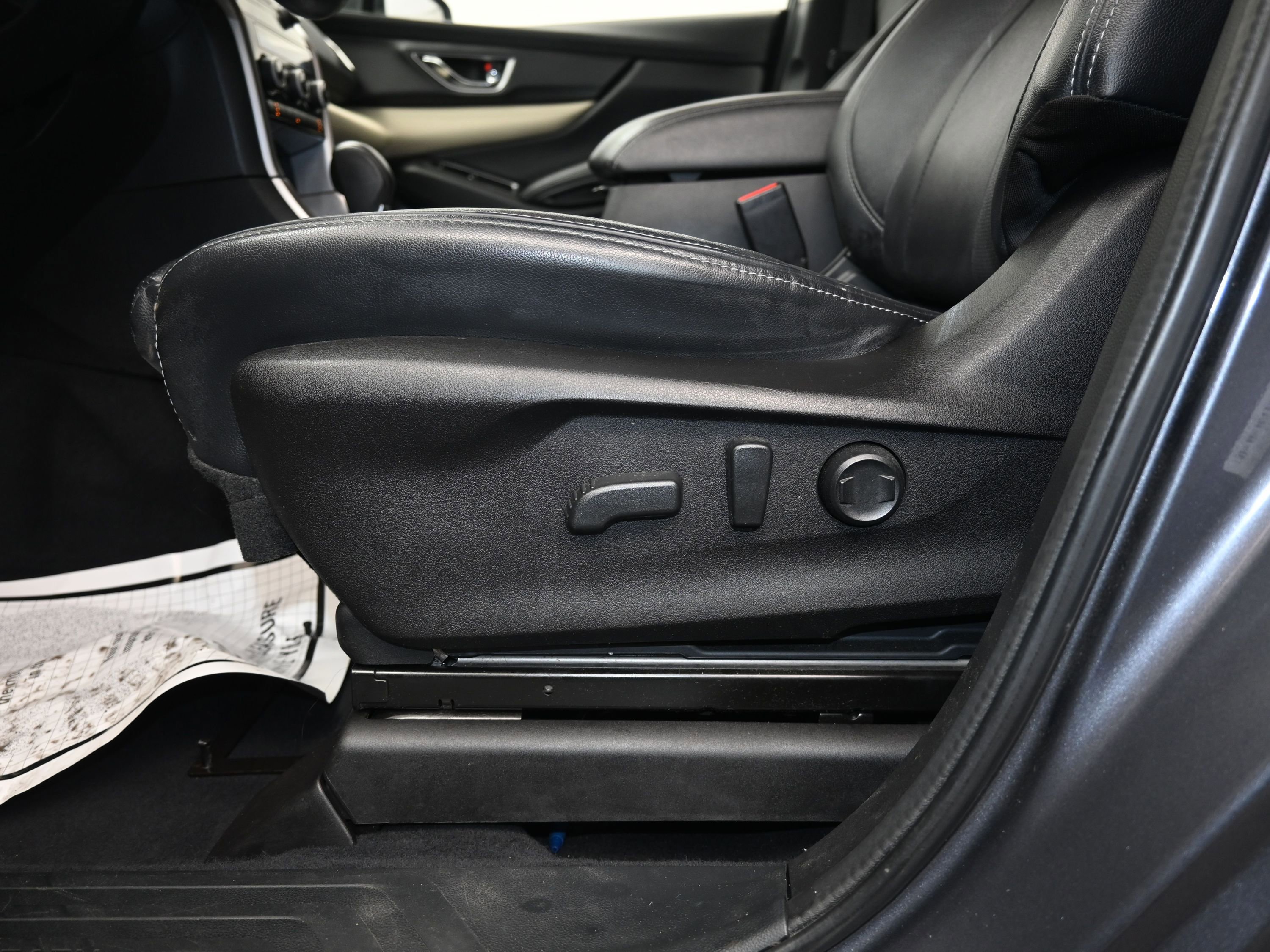 Used 2022 Subaru Ascent Limited image 24