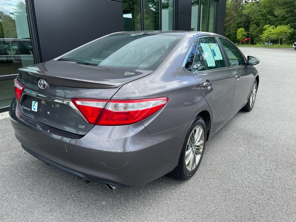 Used 2016 Toyota Camry SE w/ Moonroof Package FWD image 5