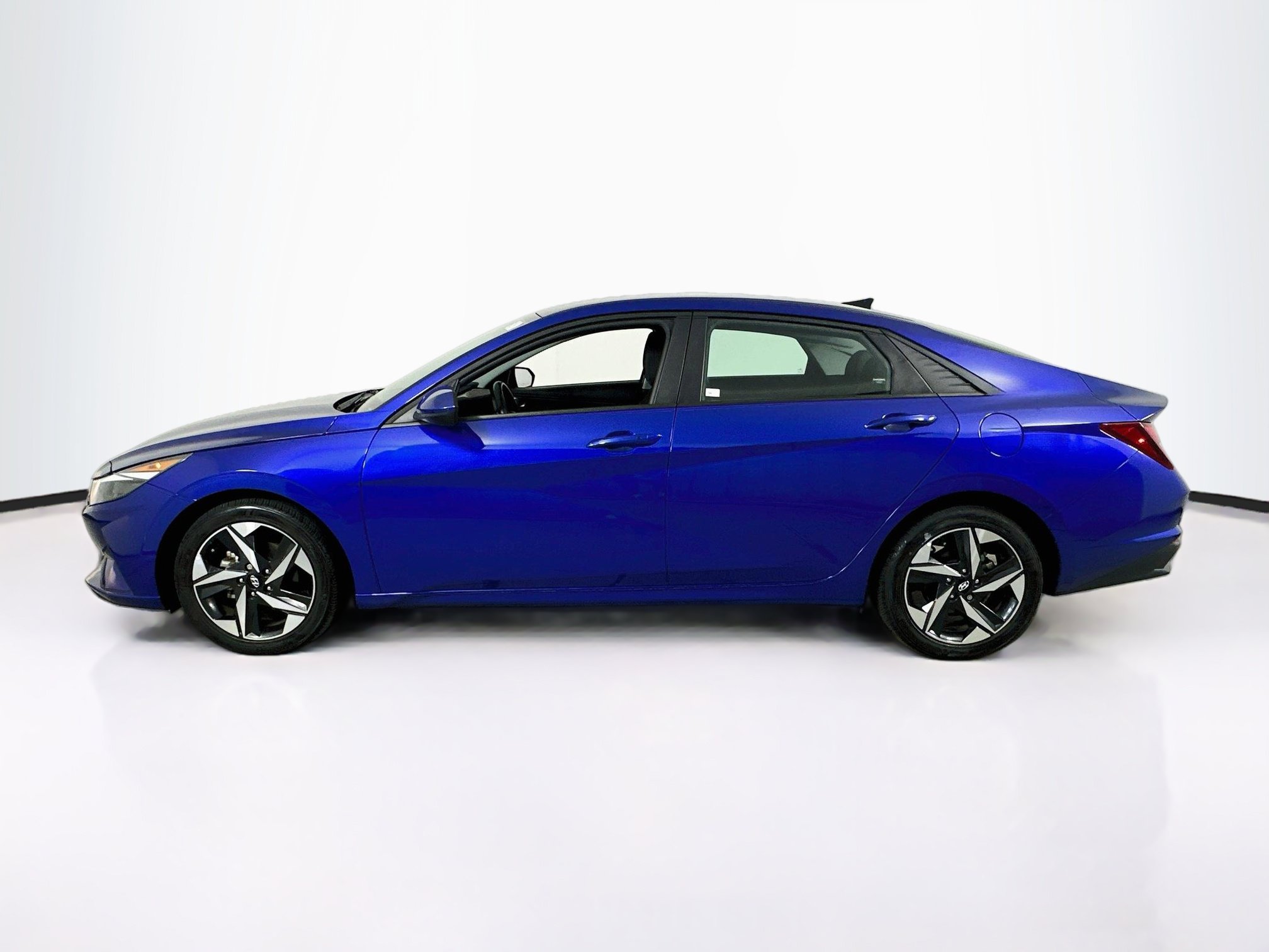 Used 2023 Hyundai Elantra SEL w/ Convenience Package FWD image 8