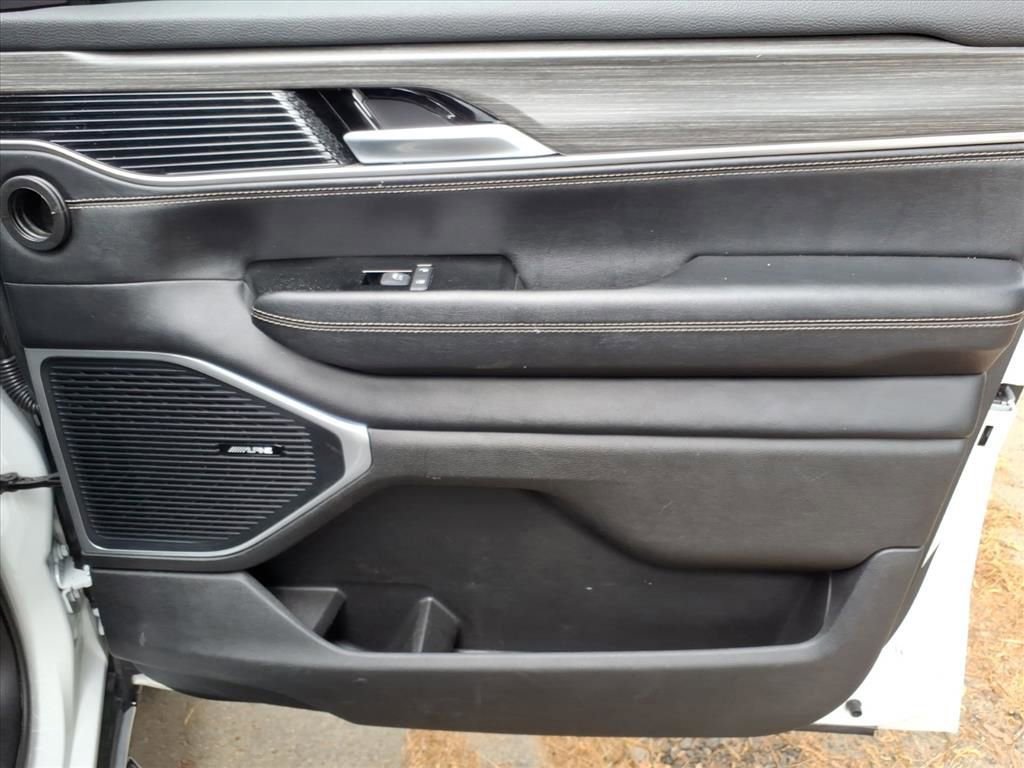 Used 2024 Jeep Wagoneer Series III AWD/4WD image 32