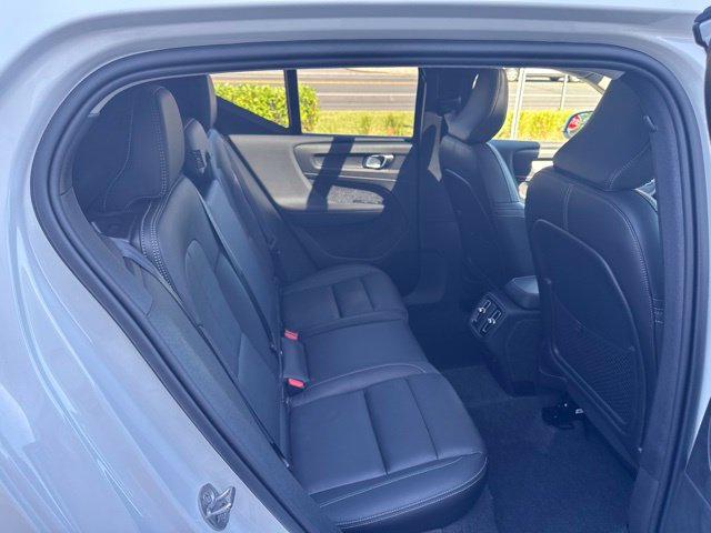 Certified 2025 Volvo XC40 B5 Core AWD/4WD image 13