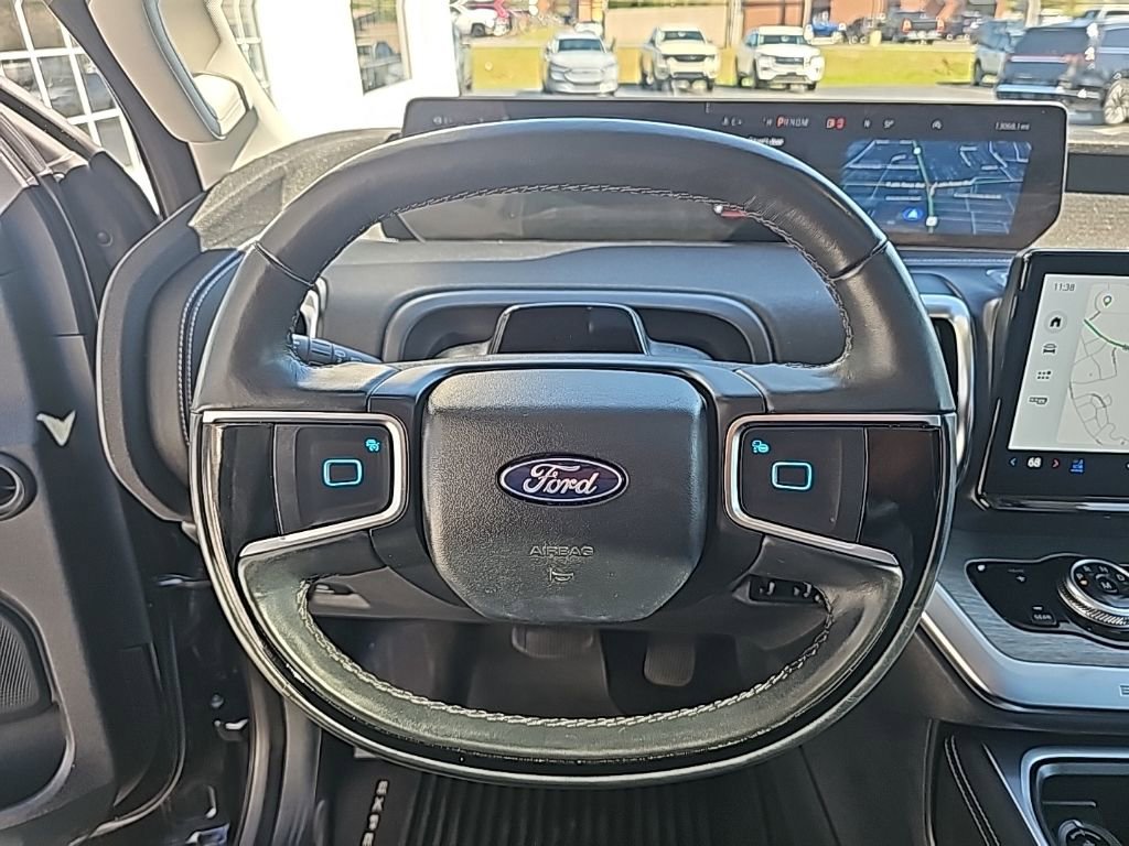 Used 2025 Ford Expedition Platinum w/ Driver's Package image 16