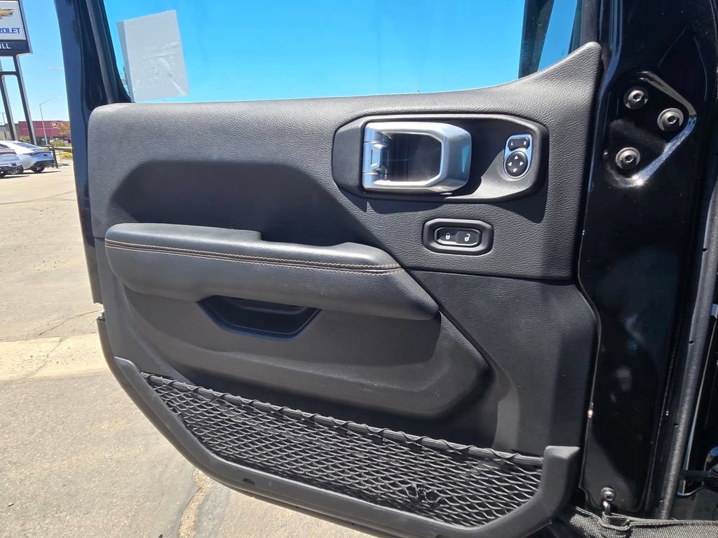 Used 2021 Jeep Wrangler Unlimited Sahara AWD/4WD image 17