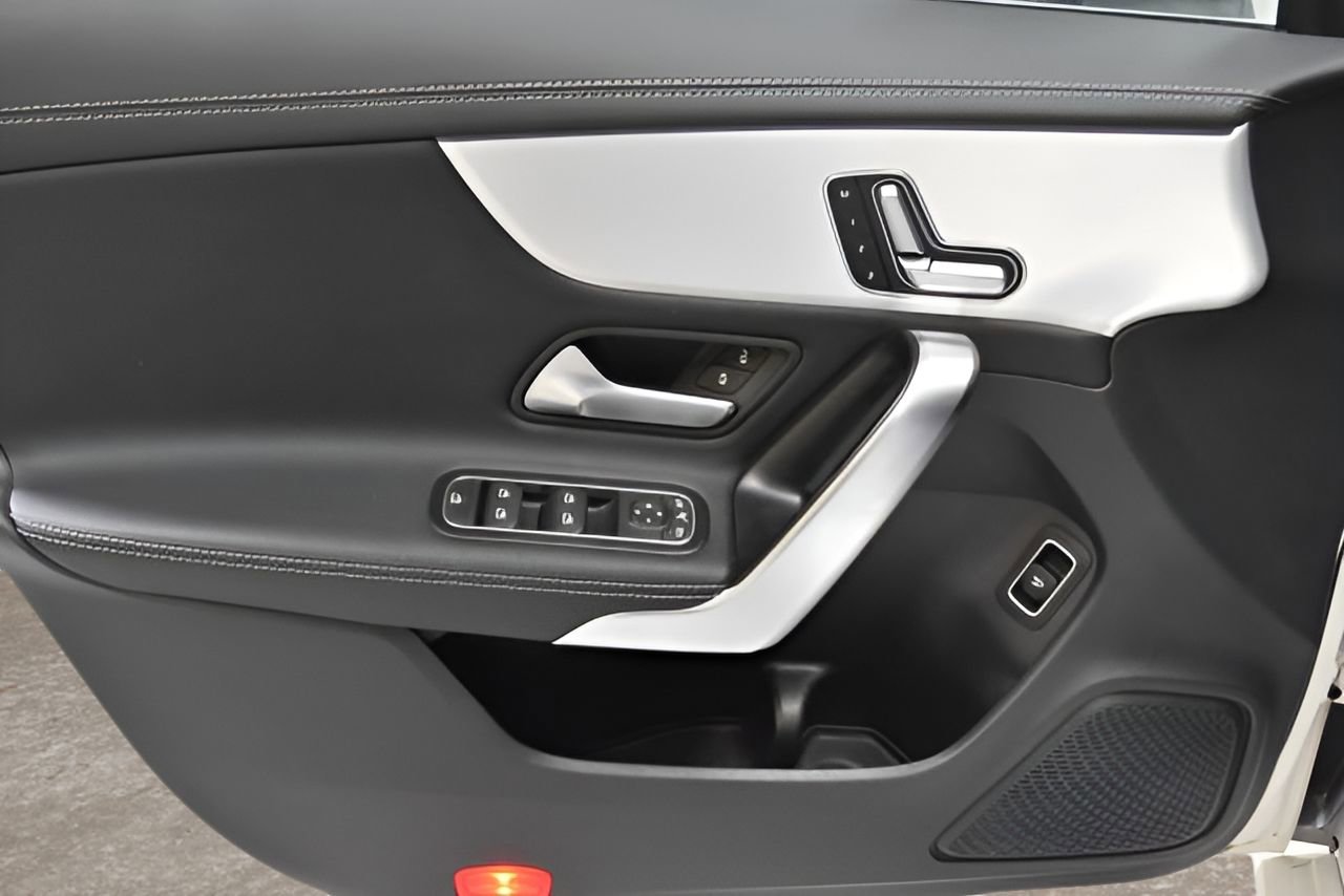 Used 2025 Mercedes-Benz CLA 250 image 12