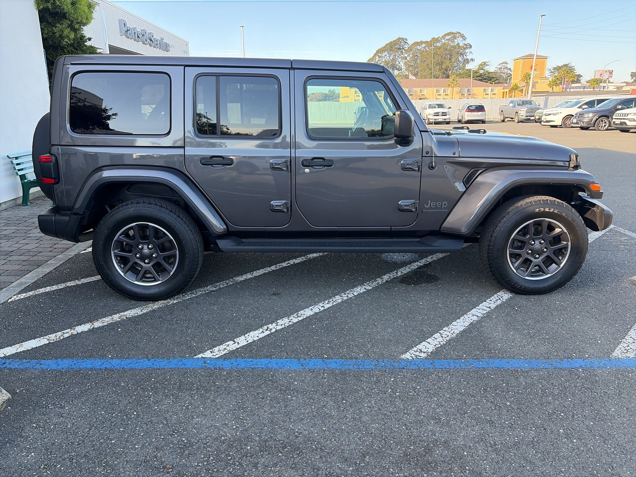Used 2021 Jeep Wrangler Unlimited Sahara AWD/4WD image 17