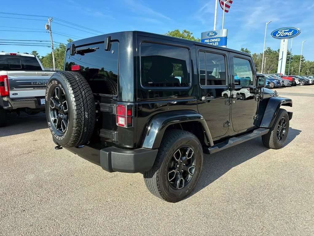 Used 2017 Jeep Wrangler Unlimited Sahara AWD/4WD image 3