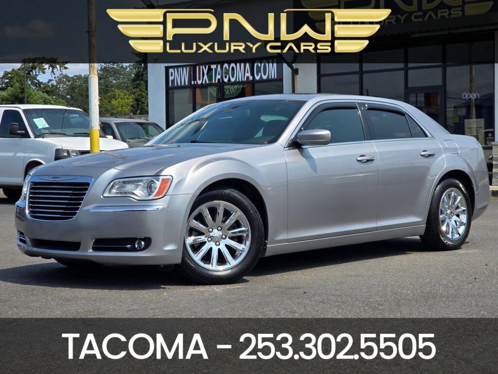 Used 2013 Chrysler 300 Touring w/ Driver Convenience Group RWD image 1