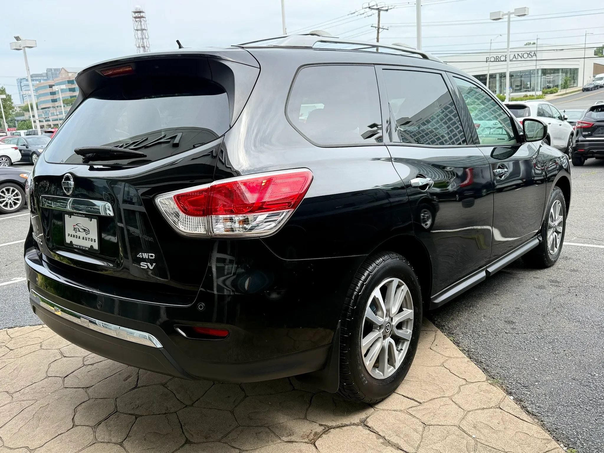 Used 2013 Nissan Pathfinder SV AWD/4WD image 7