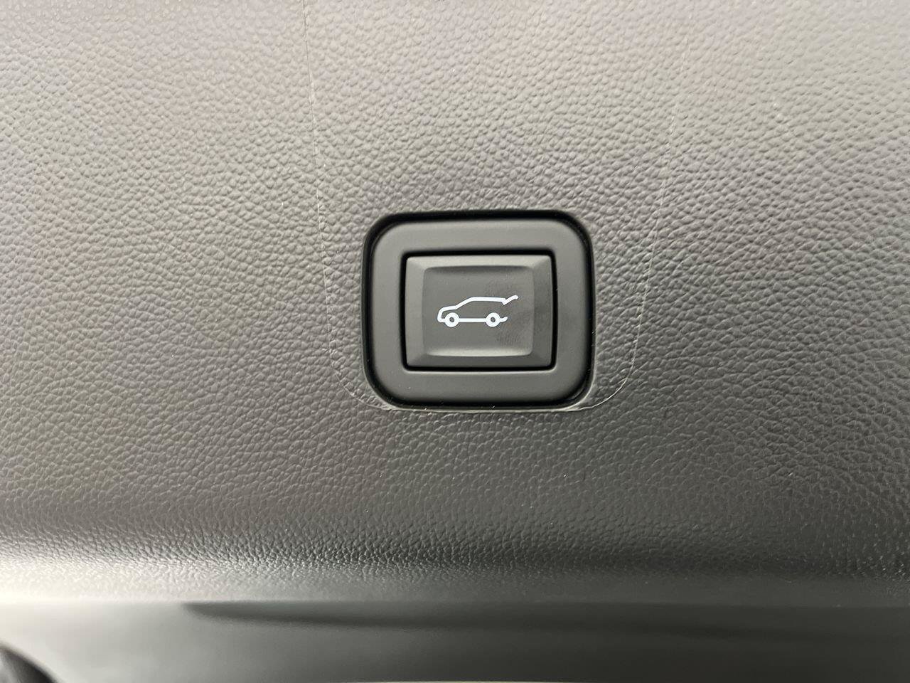 Certified 2023 Chevrolet Traverse LT w/ LT Premium Package AWD/4WD image 36