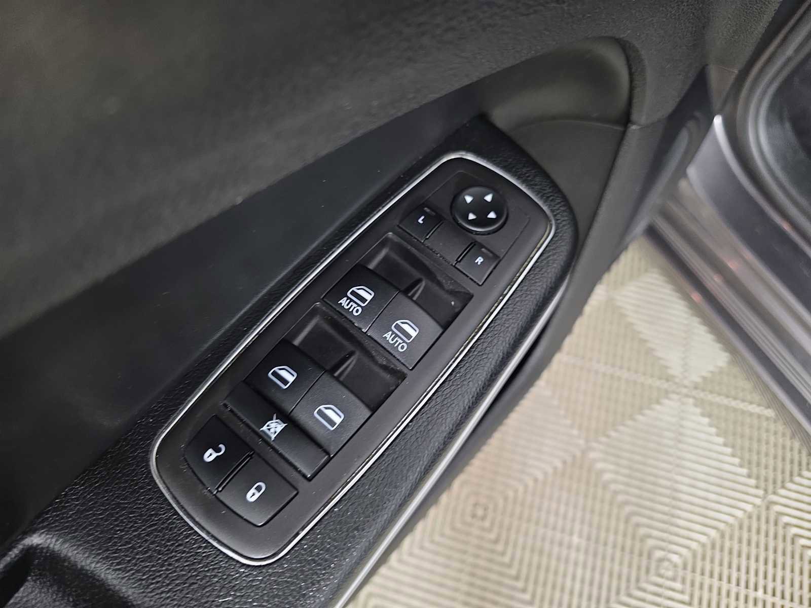 Used 2023 Chrysler 300 Touring image 24