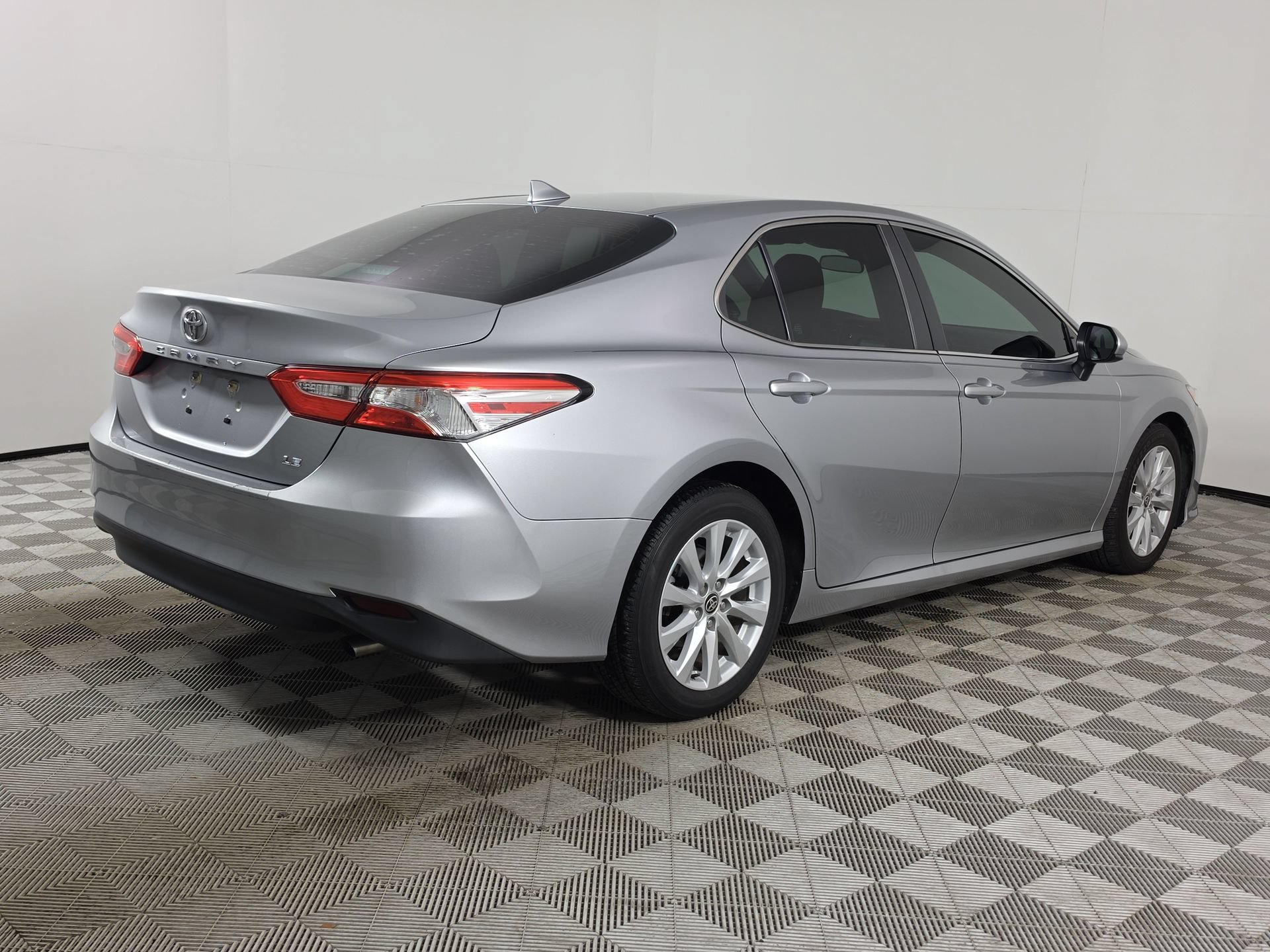 Used 2020 Toyota Camry LE FWD image 6