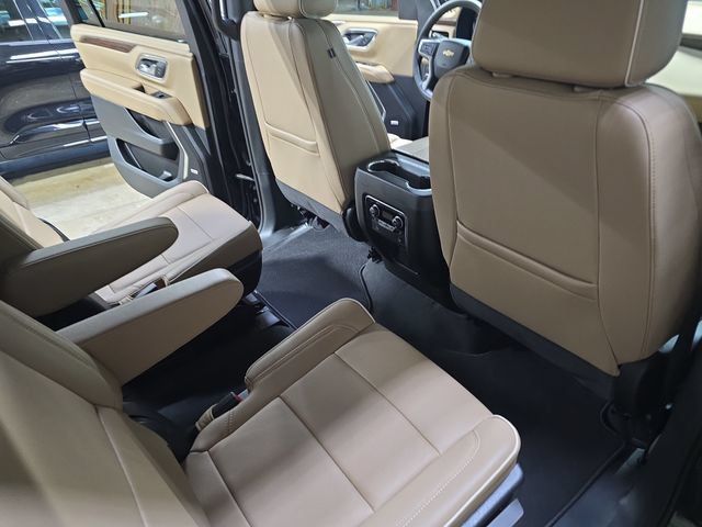 Used 2024 Chevrolet Suburban Premier w/ Premium Package AWD/4WD image 15