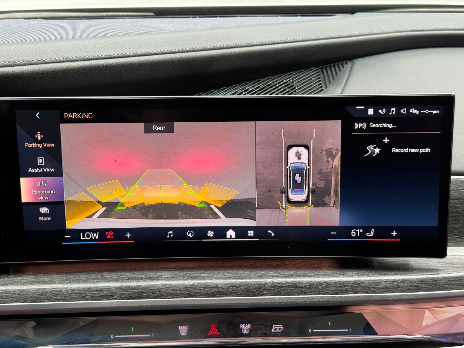 Used 2023 BMW i7 xDrive60 w/ Executive Package 2 AWD/4WD image 29