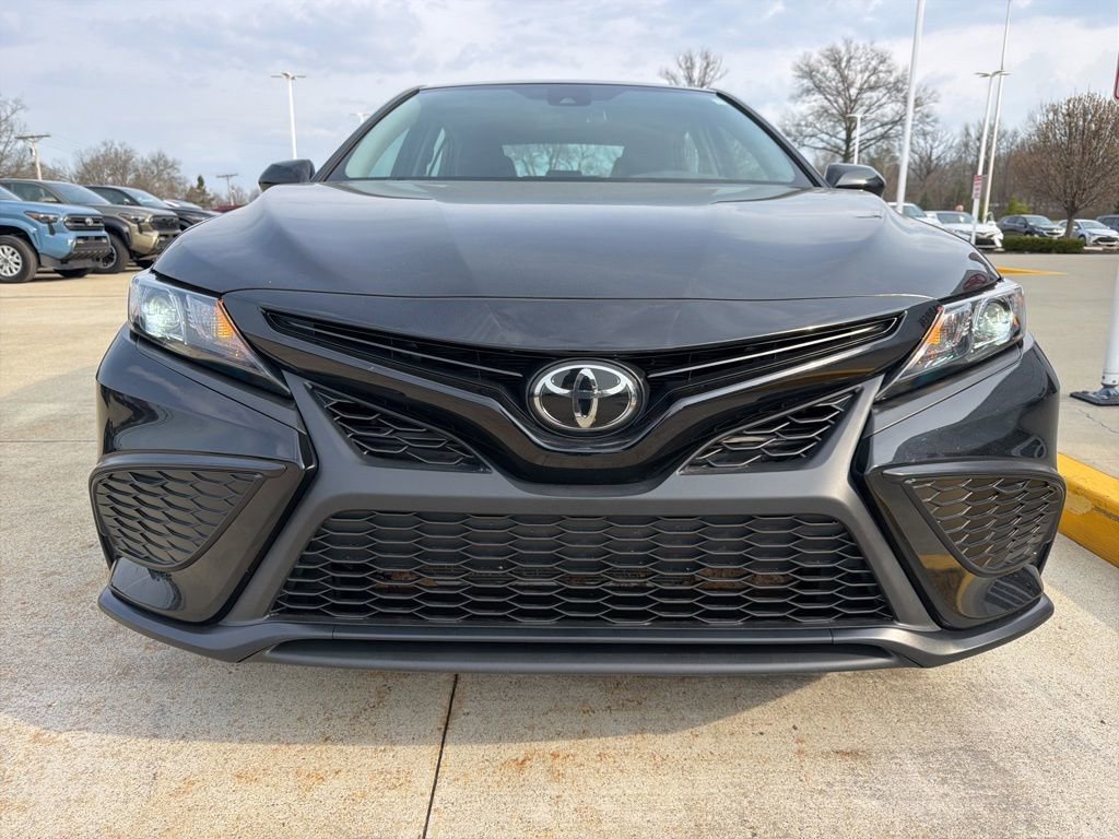 Used 2023 Toyota Camry SE w/ Convenience Package image 2