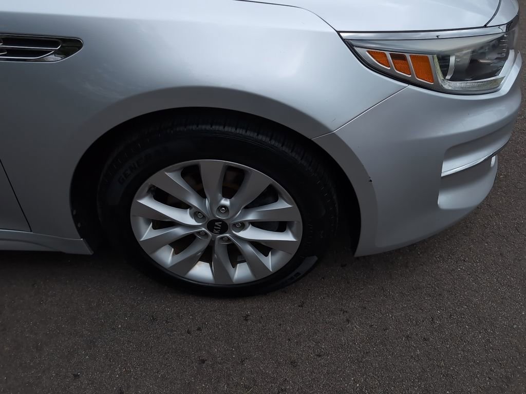 Used 2018 Kia Optima EX w/ Premium Package FWD image 3