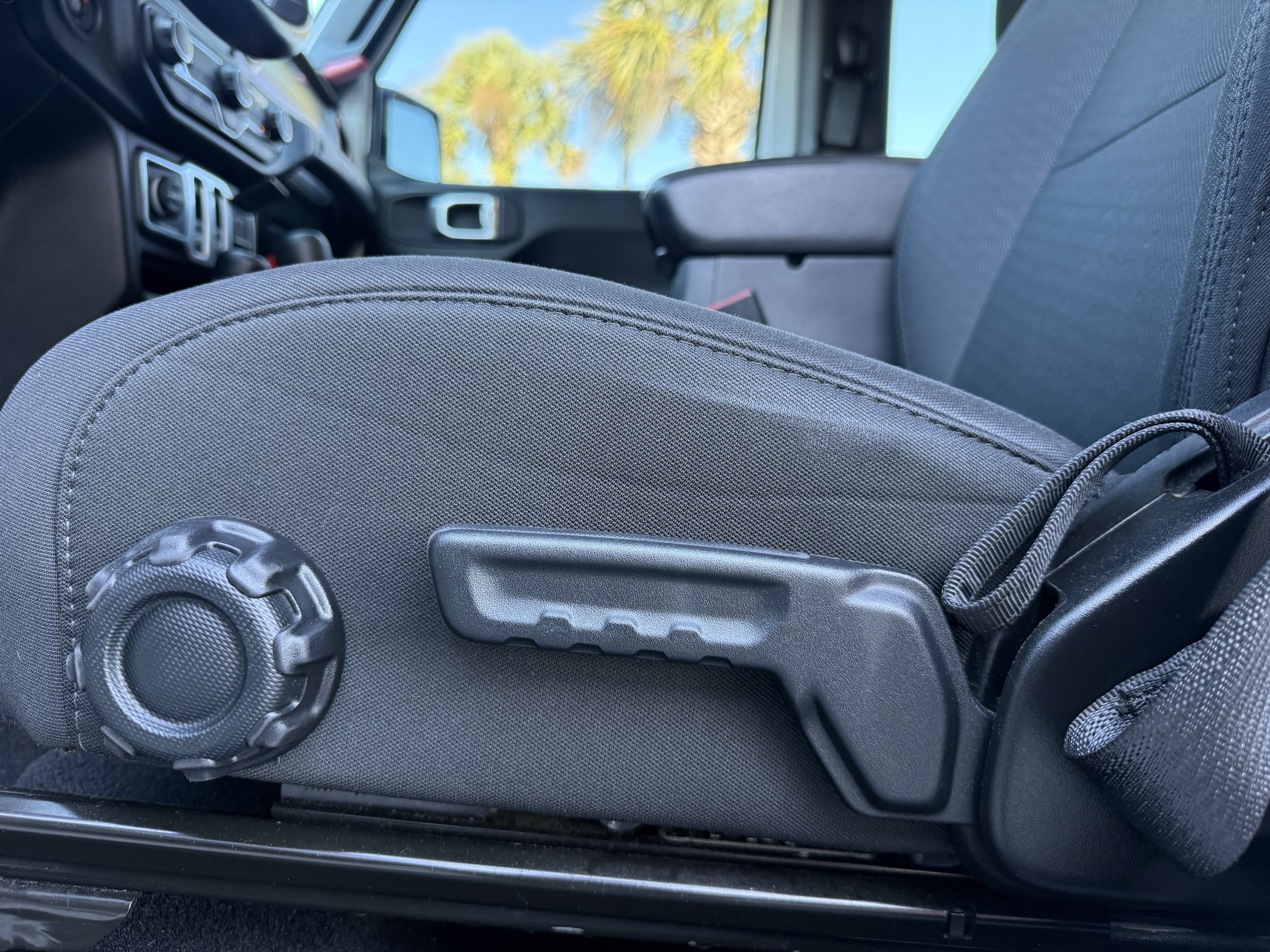 Used 2019 Jeep Wrangler Sport image 22