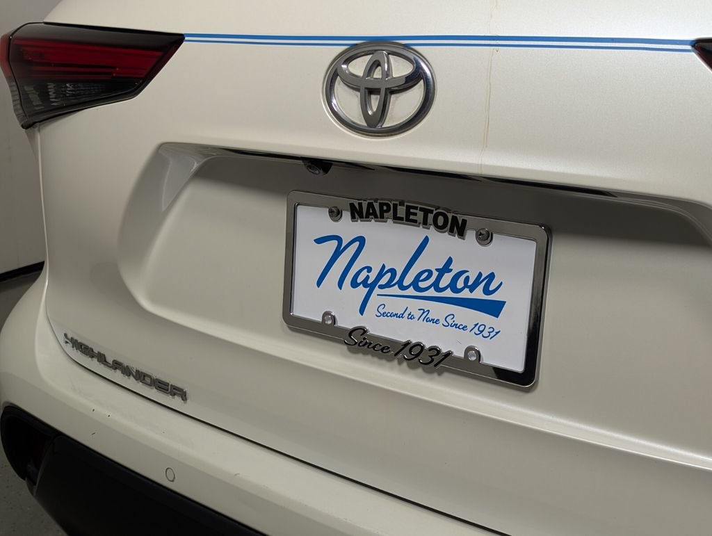 Used 2021 Toyota Highlander Limited FWD image 9