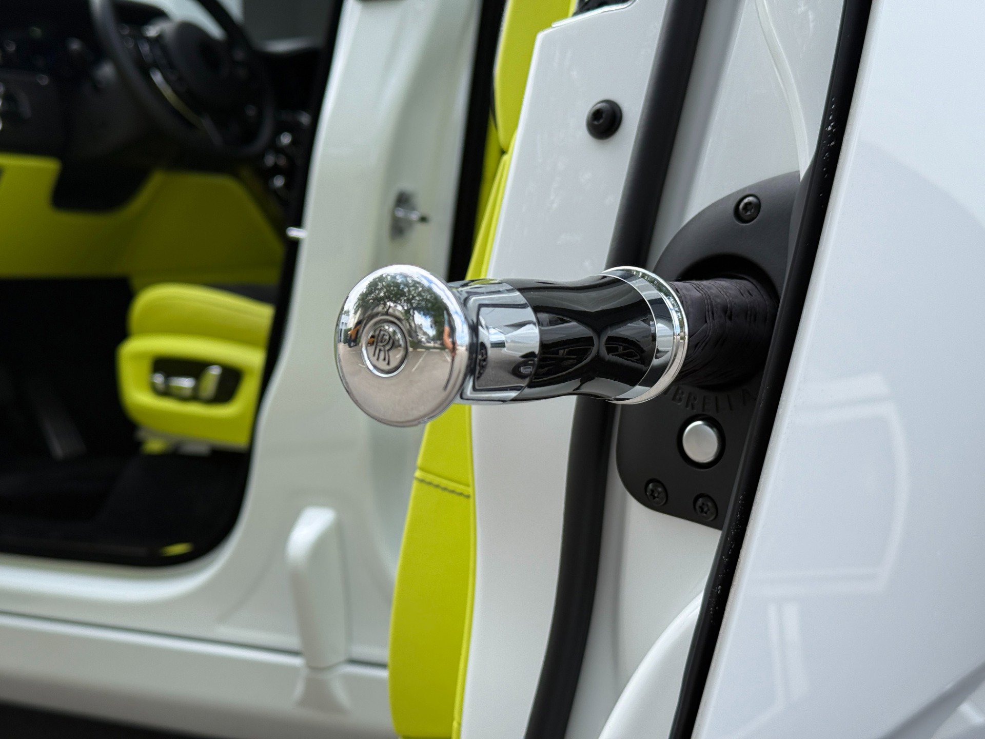 Used 2025 Rolls-Royce Cullinan Black Badge image 36