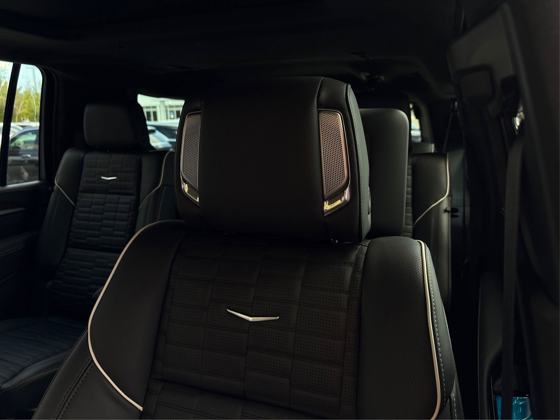 New 2026 Cadillac Escalade ESV Platinum Sport w/ LPO, ONYX Package image 32