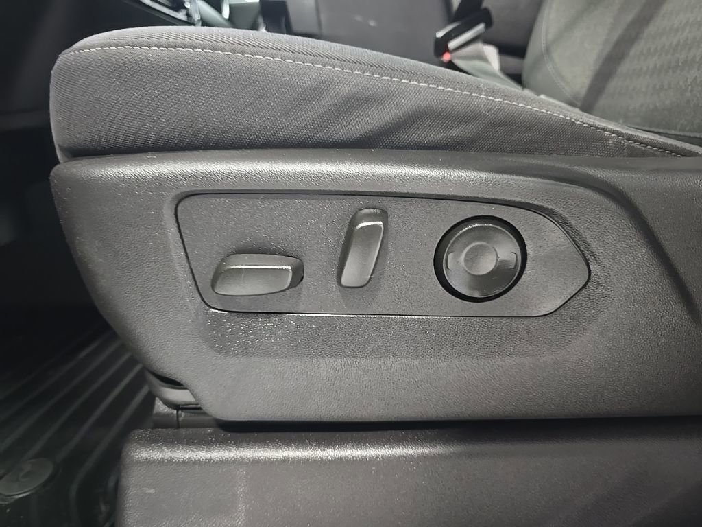 Used 2025 Chevrolet Silverado 2500 LT w/ Convenience Package image 16