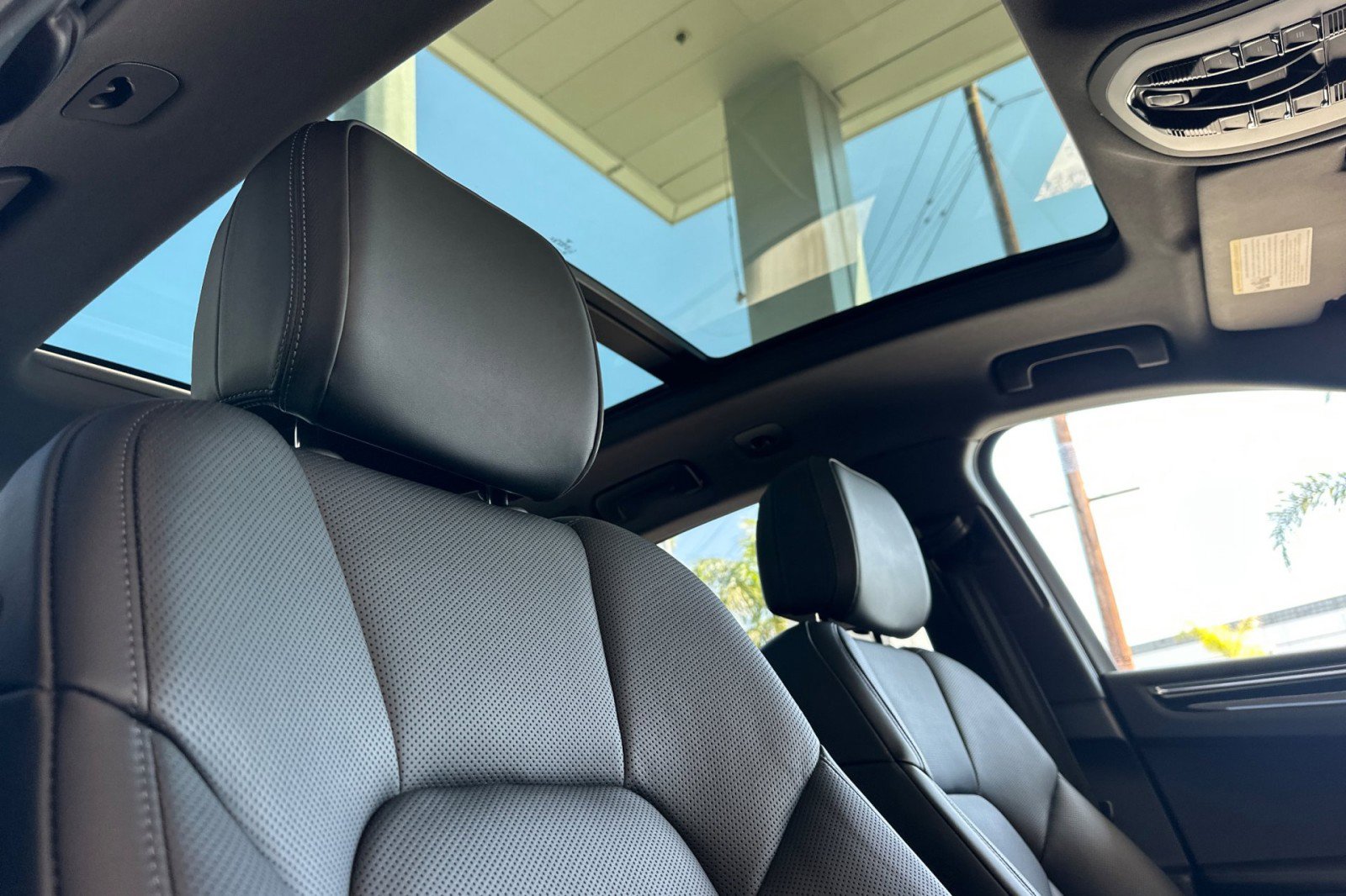 Used 2025 Porsche Macan image 17