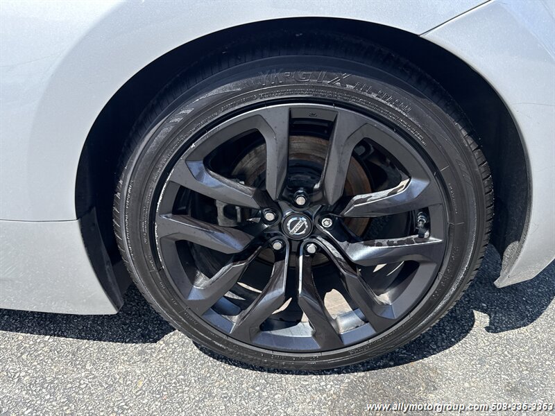Used 2016 Nissan 370Z Coupe RWD image 9