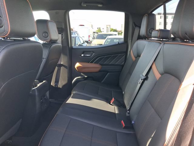 Used 2025 GMC Canyon AT4 AWD/4WD image 6