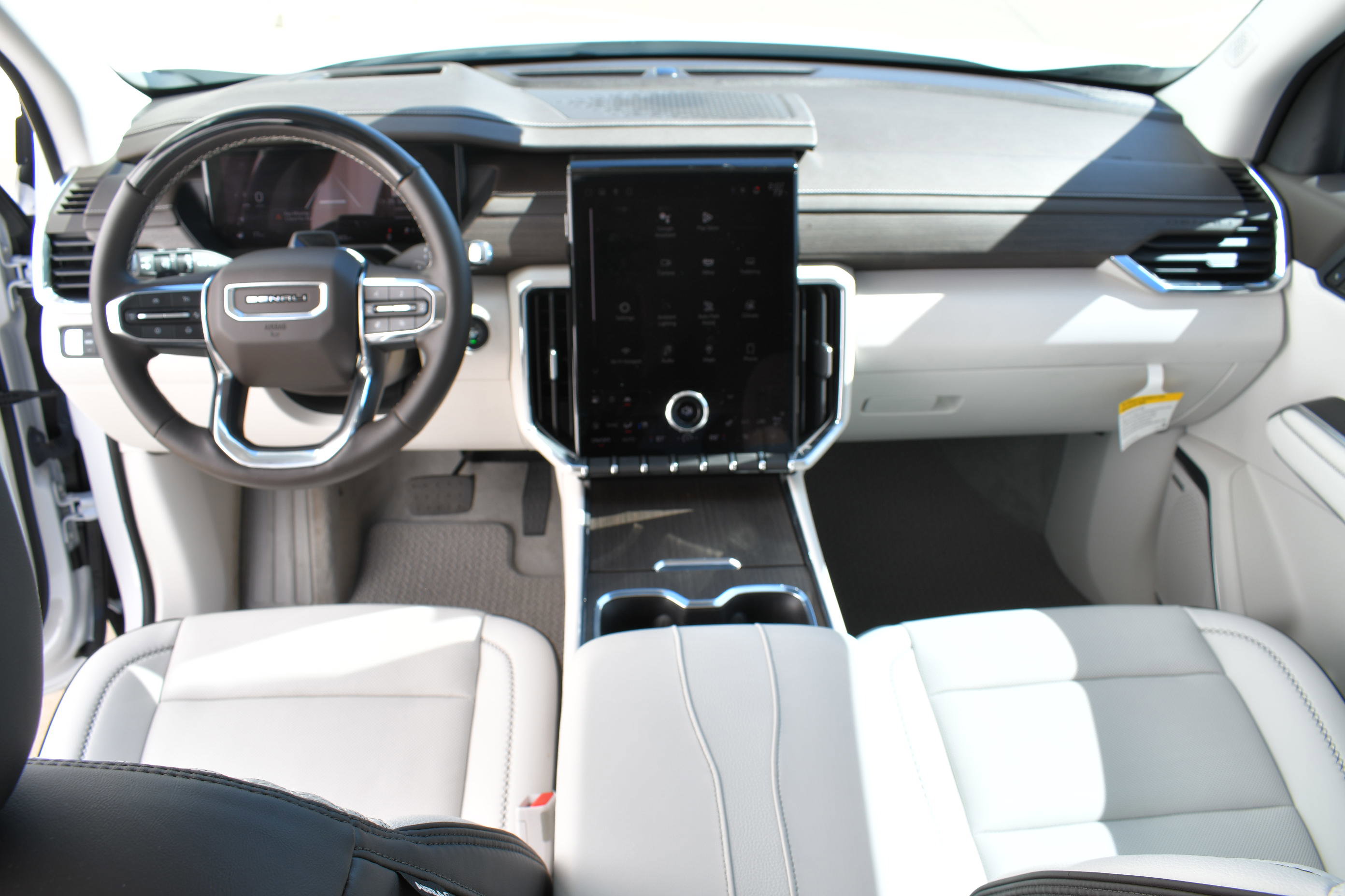 Used 2024 GMC Acadia Denali w/ Super Cruise Package image 18