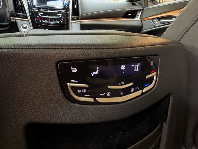 Used 2019 Cadillac Escalade ESV 4WD image 25