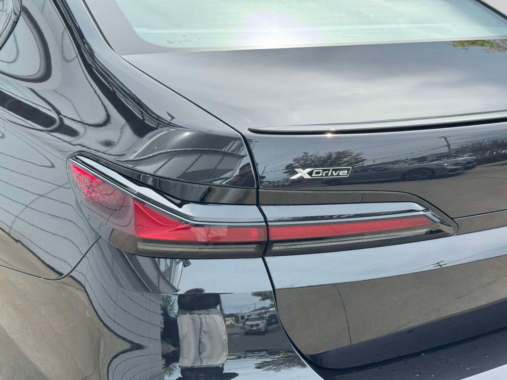 Certified 2023 BMW 760i xDrive w/ Luxury Rear Seating Package AWD/4WD image 10