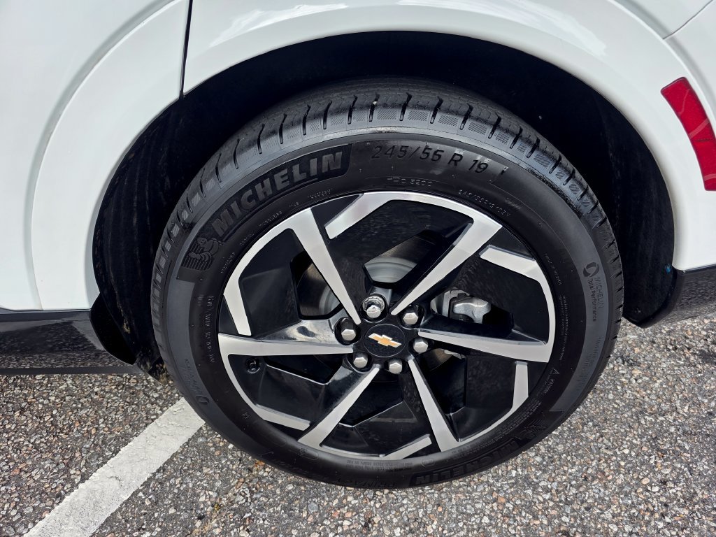 Certified 2024 Chevrolet Equinox EV LT FWD image 32