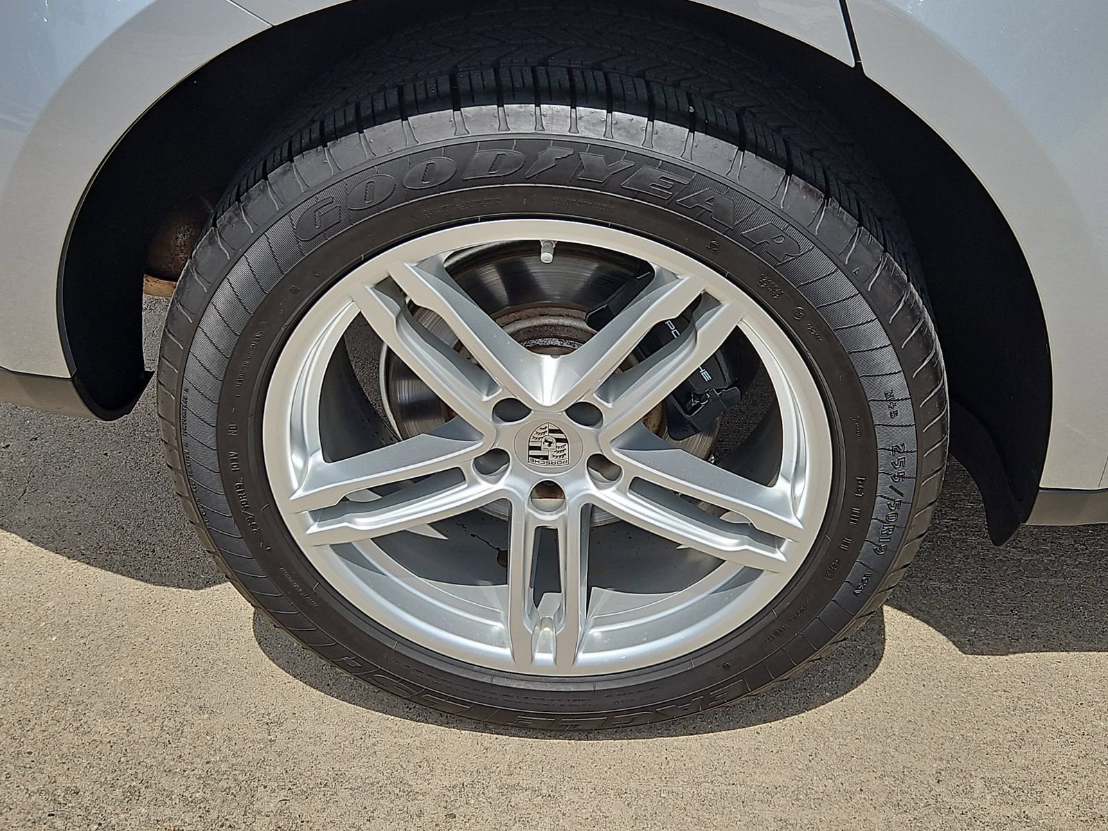Used 2024 Porsche Macan AWD/4WD image 10