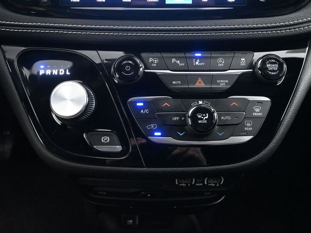 Used 2022 Chrysler Pacifica Touring-L w/ Uconnect Theater Family Group image 40