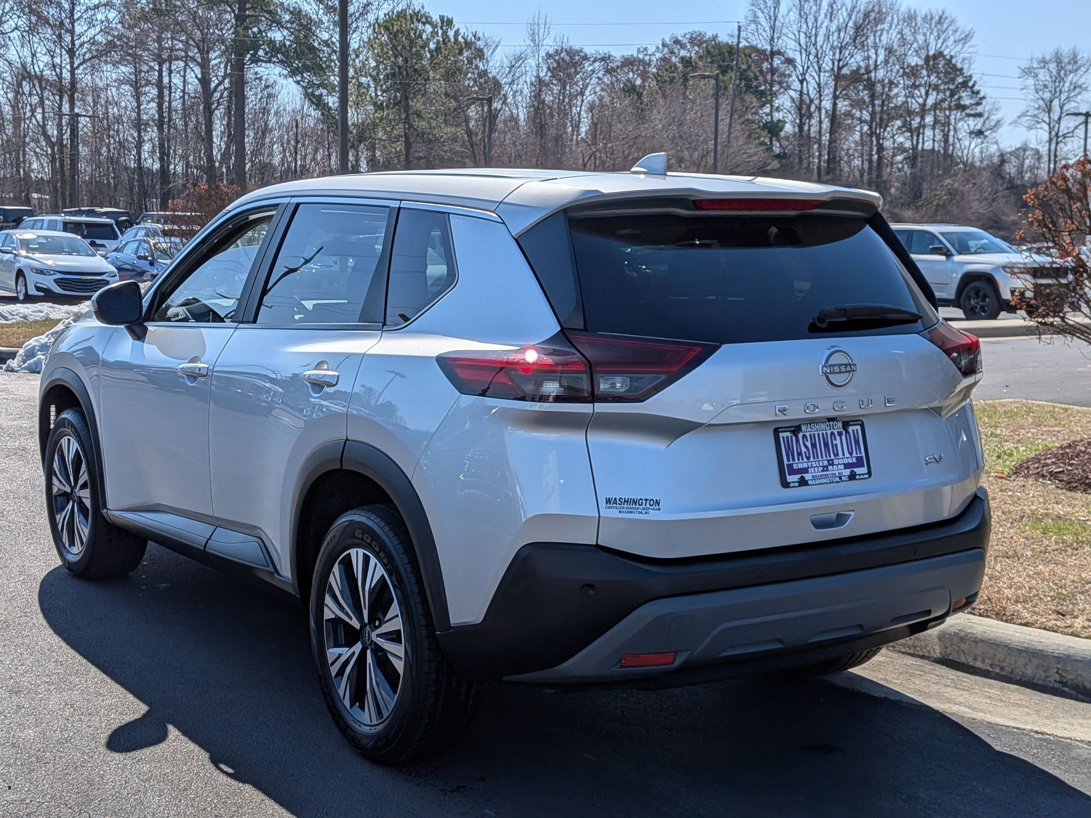 Used 2022 Nissan Rogue SV image 7