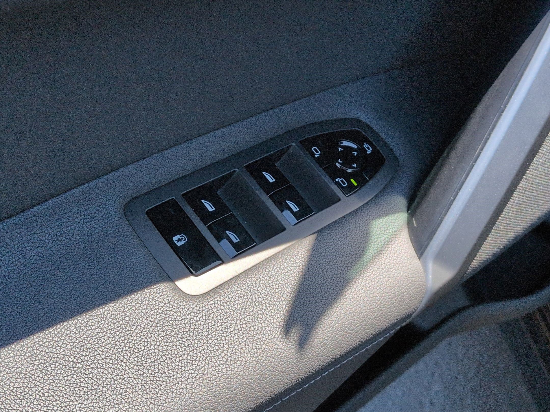 Used 2025 BMW iX M60 AWD/4WD image 15