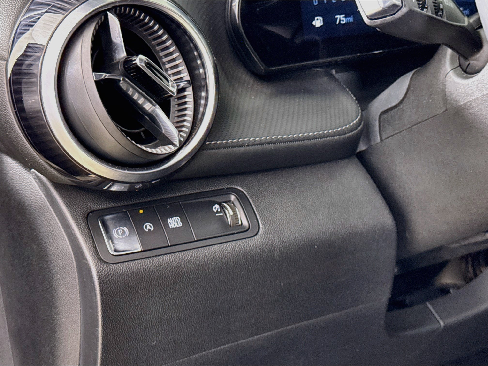 Used 2025 Chevrolet Equinox LT w/ Safety and Technology Package FWD image 12