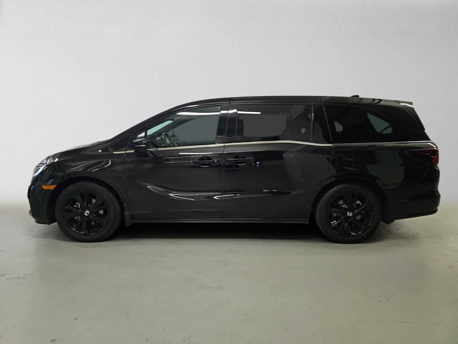 Used 2023 Honda Odyssey Sport image 2