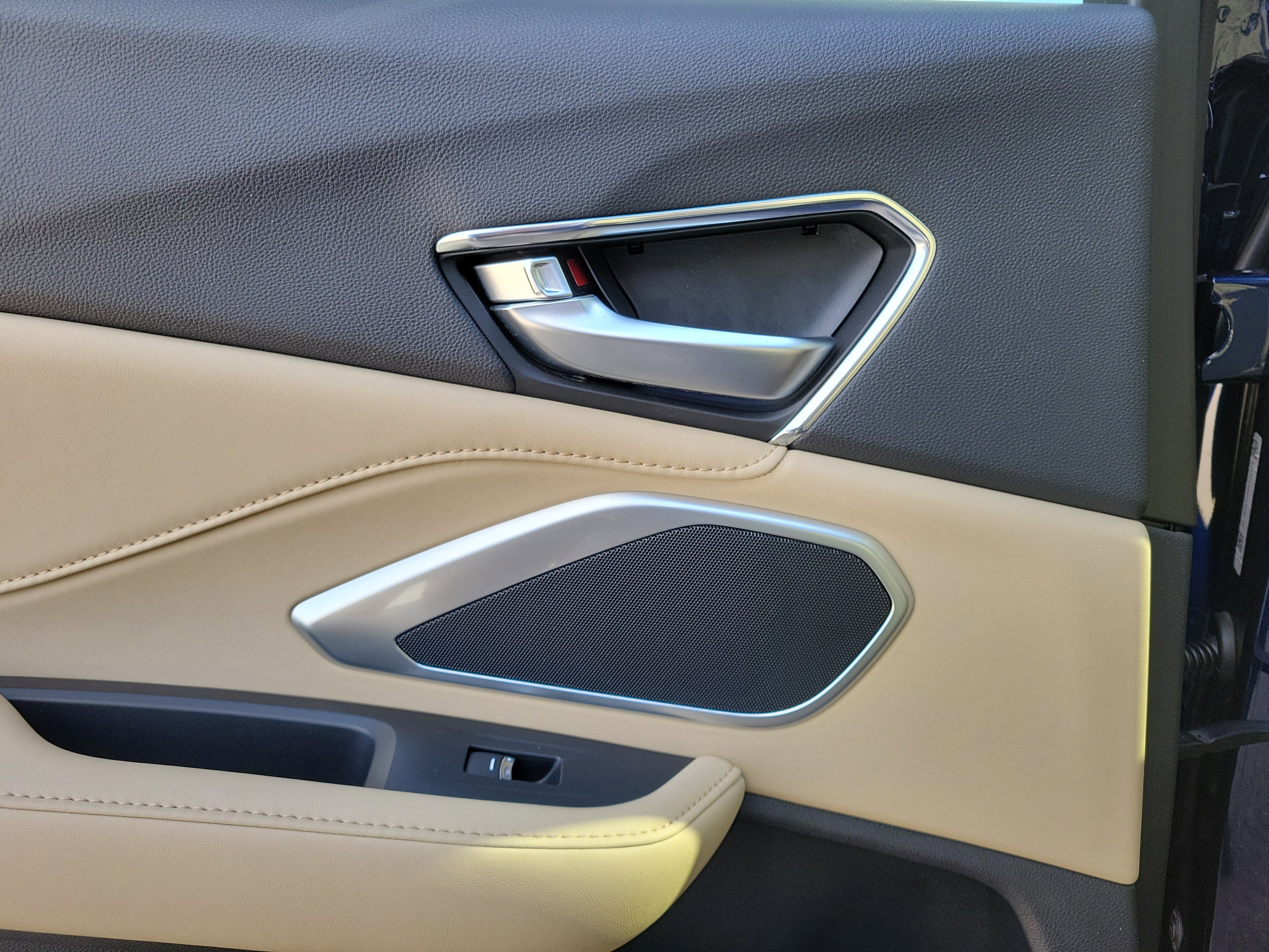 Used 2024 Acura RDX SH-AWD image 13