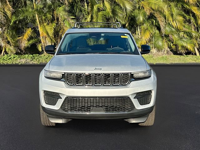 Used 2023 Jeep Grand Cherokee Laredo w/ Luxury Tech Group I image 2