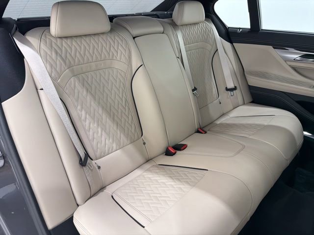 Used 2020 BMW 750i xDrive w/ Executive Package AWD/4WD image 22