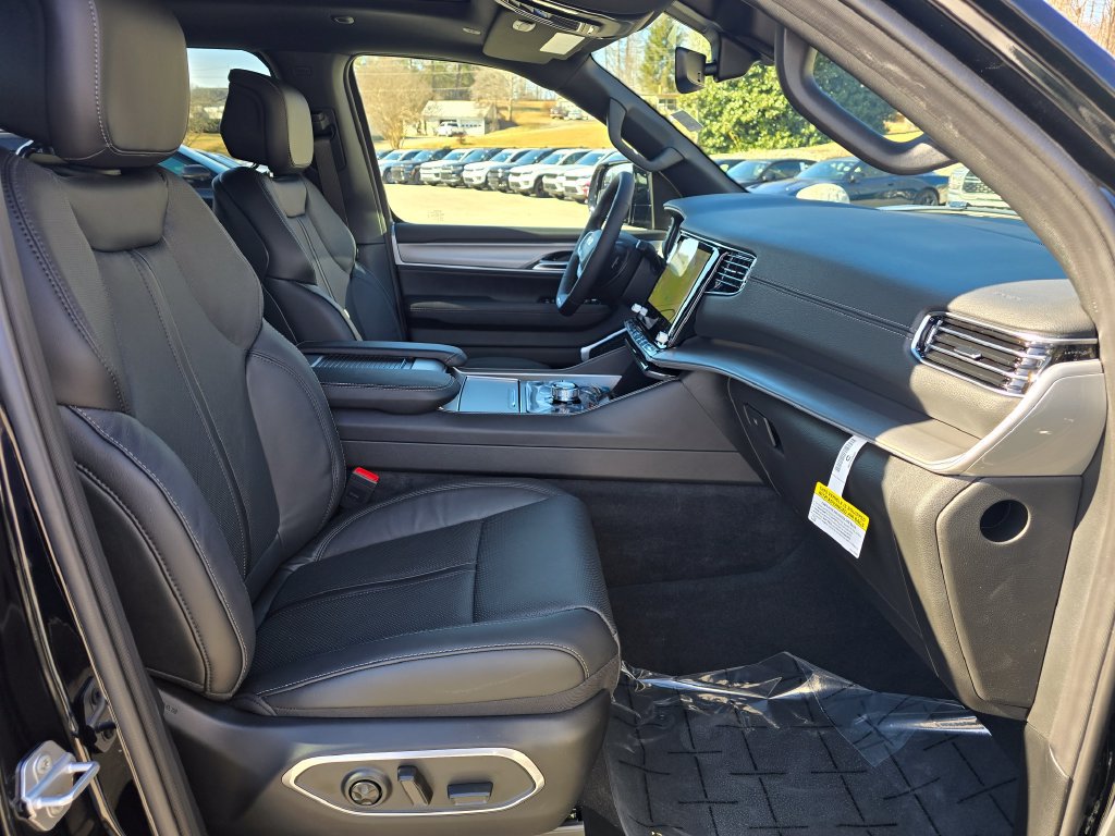 New 2026 Jeep Grand Wagoneer 4WD w/ Premium Group I image 30