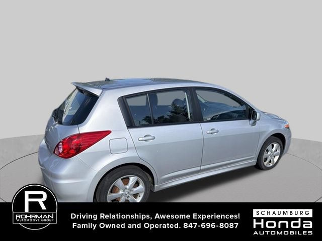Used 2011 Nissan Versa Hatchback w/ Premium Pkg FWD image 4