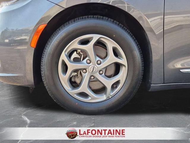 Used 2023 Chrysler Pacifica Limited FWD image 33