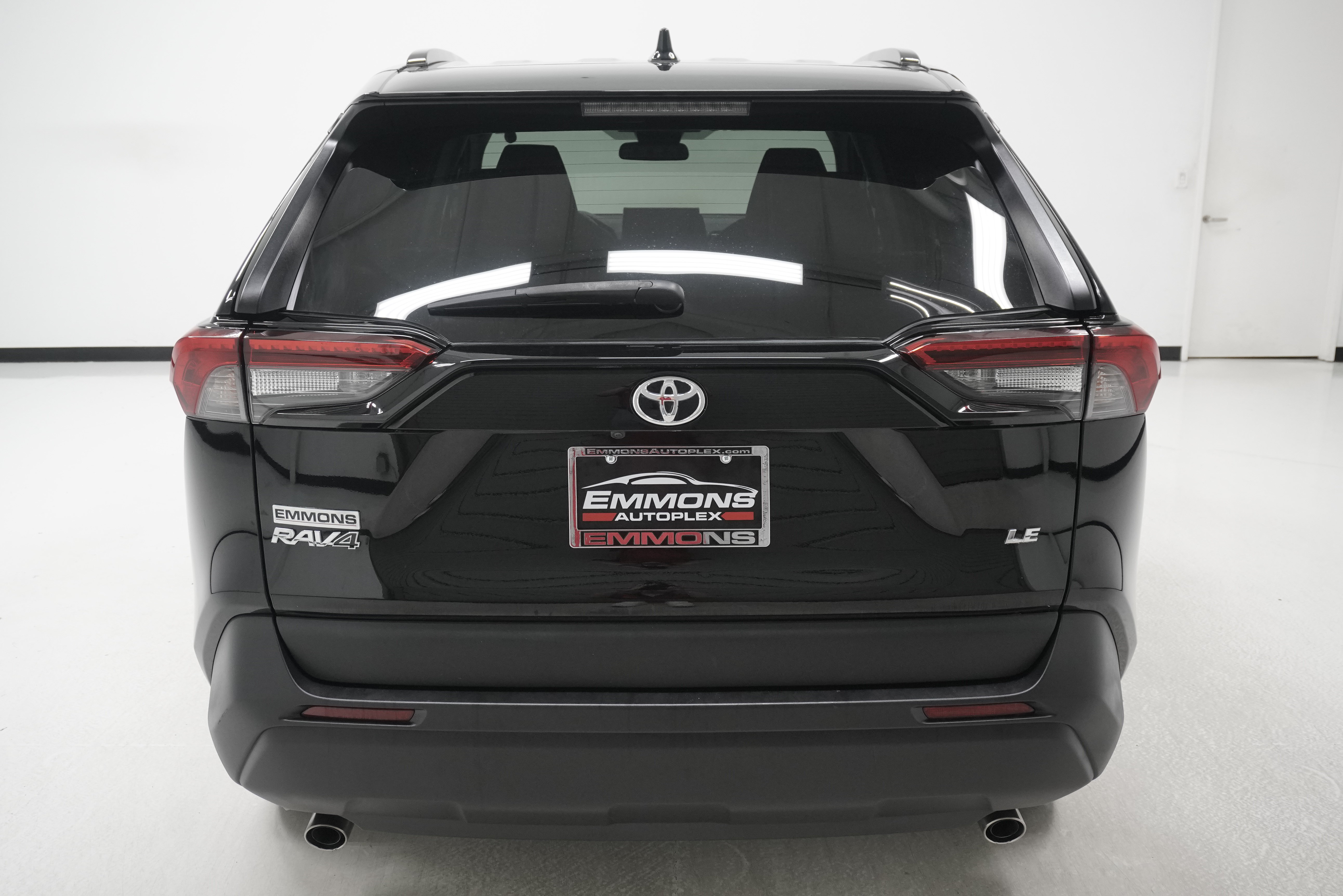 Used 2021 Toyota RAV4 LE FWD image 5